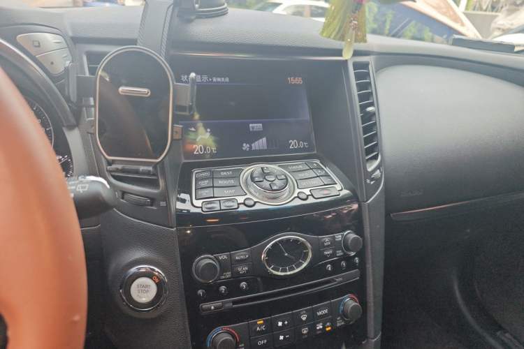Used Infiniti QX70 2015 3.7L Shadow Edition Audio And AC Panel
