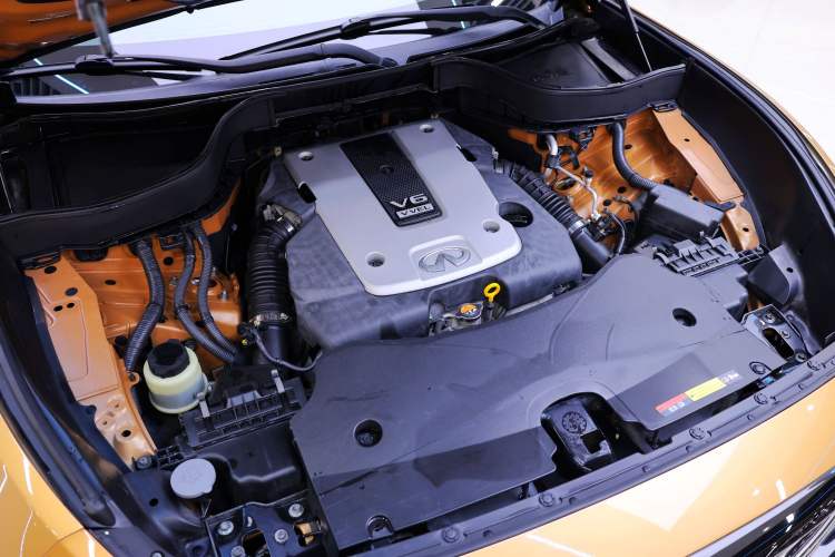 Used Infiniti QX70 2015 3.7L Shadow Edition Engine Bay
