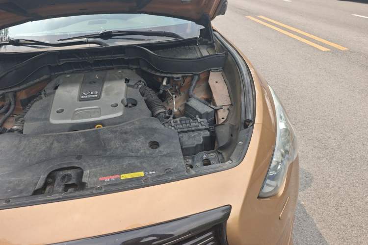 Used Infiniti QX70 2015 3.7L Shadow Edition Engine Bay Left