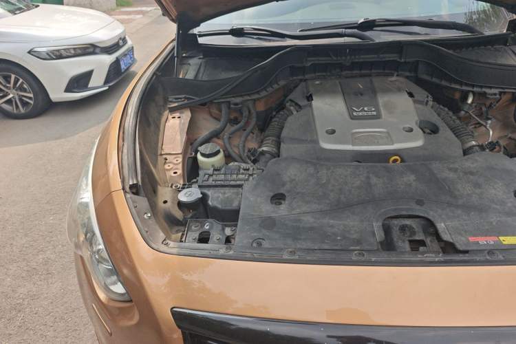 Used Infiniti QX70 2015 3.7L Shadow Edition Engine Bay Right