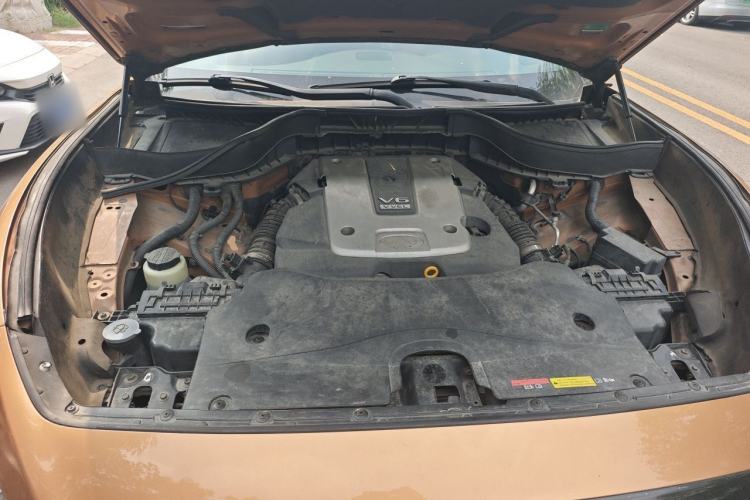 Used Infiniti QX70 2015 3.7L Shadow Edition Engine Bay