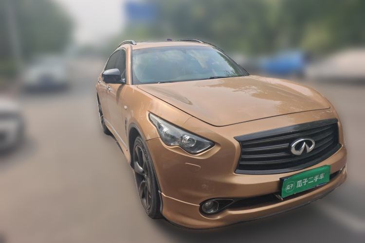 Used Infiniti QX70 2015 3.7L Shadow Edition Front Right 45 Deg
