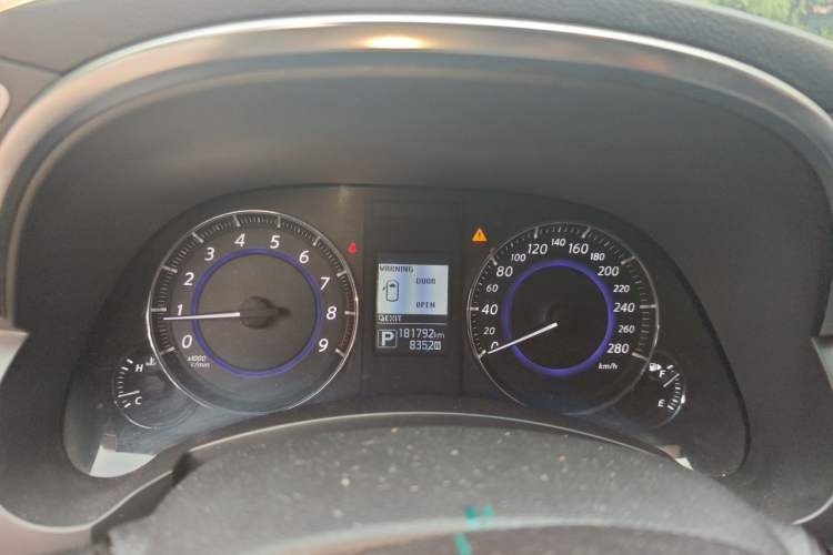 Used Infiniti QX70 2015 3.7L Shadow Edition Instrument Cluster