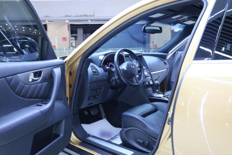 Used Infiniti QX70 2015 3.7L Shadow Edition Interior 1