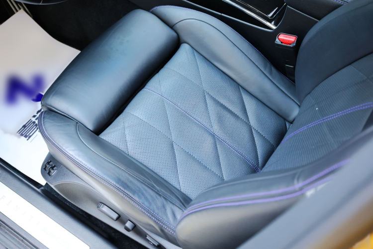 Used Infiniti QX70 2015 3.7L Shadow Edition Interior 10