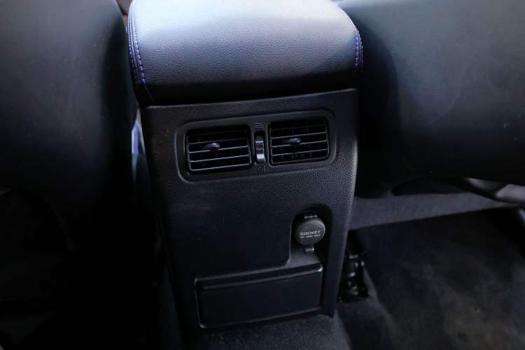 Used Infiniti QX70 2015 3.7L Shadow Edition Interior 13