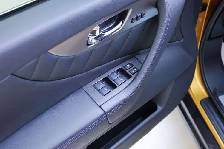 Used Infiniti QX70 2015 3.7L Shadow Edition Interior 2