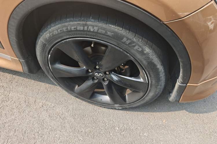 Used Infiniti QX70 2015 3.7L Shadow Edition Right Front Wheel Hub
