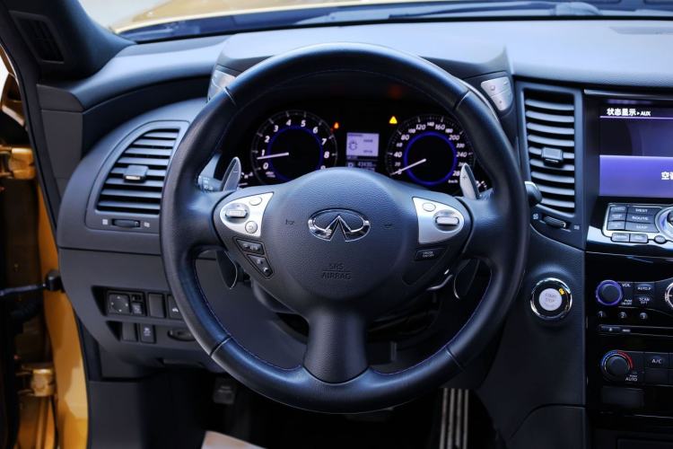 Used Infiniti QX70 2015 3.7L Shadow Edition Steering Wheel