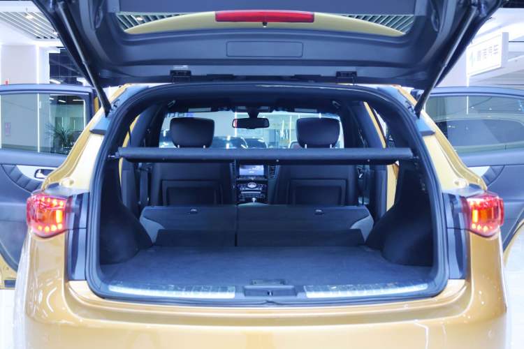 Used Infiniti QX70 2015 3.7L Shadow Edition Trunk
