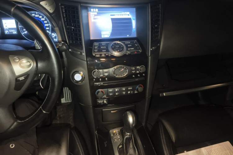 Used Infiniti QX70  Audio And AC Panel