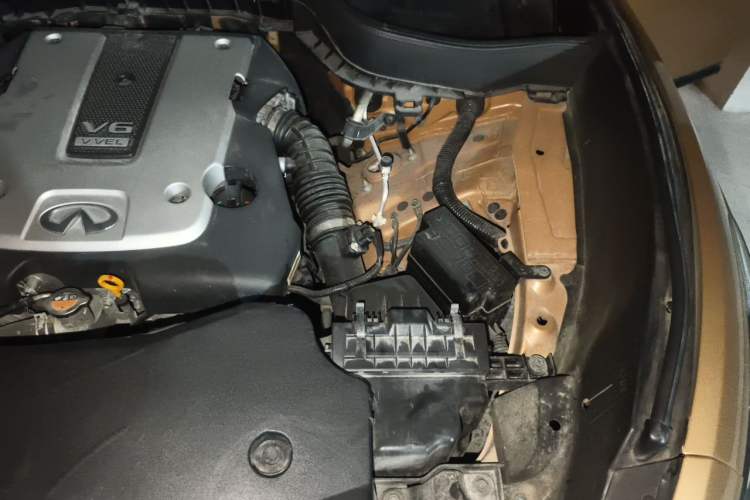 Used Infiniti QX70  Engine Bay Left
