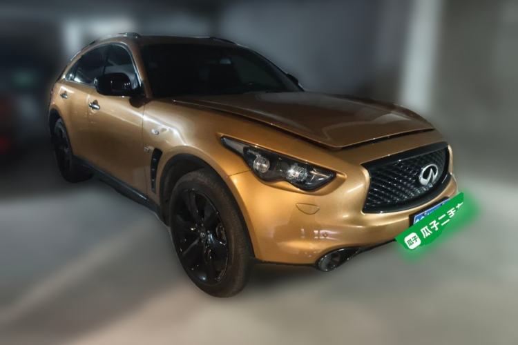 Used Infiniti QX70  Front Right 45 Deg