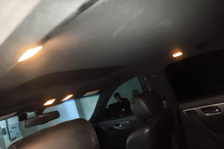 Used Infiniti QX70  Headliner