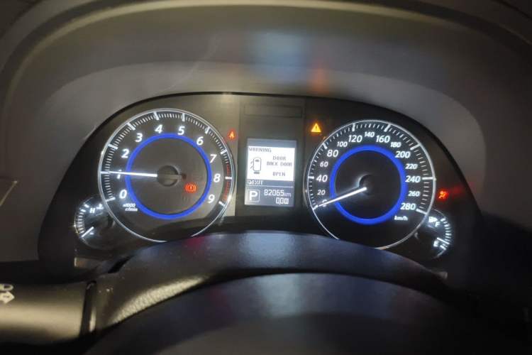 Used Infiniti QX70  Instrument Cluster