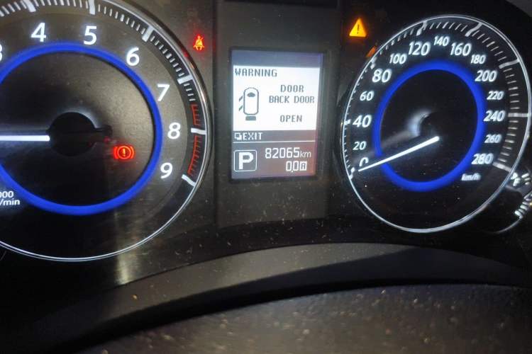 Used Infiniti QX70  Odometer Close Up