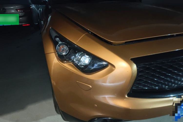 Used Infiniti QX70  Right Front Headlight