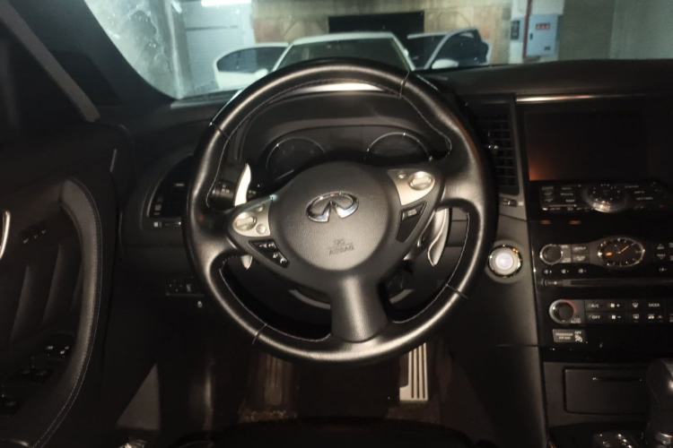 Used Infiniti QX70  Steering Wheel