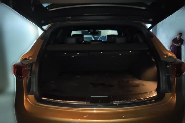 Used Infiniti QX70  Trunk