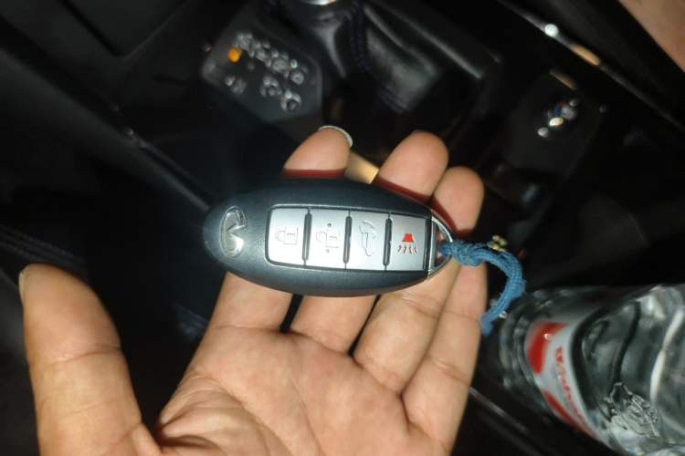 Used Infiniti QX70  Vehicle Key