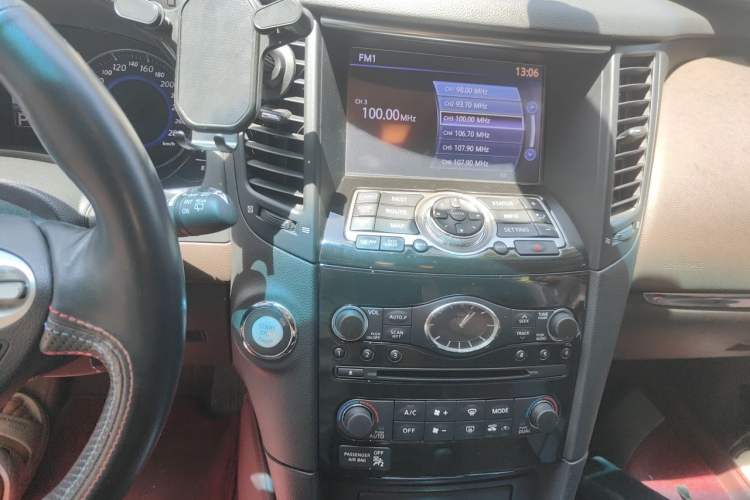 Used Infiniti QX70  Audio And AC Panel
