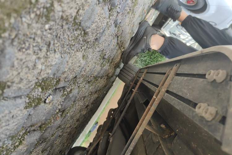 Used Infiniti QX70  Chassis Front Right