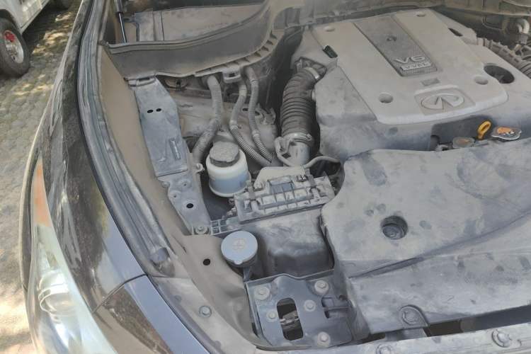Used Infiniti QX70  Engine Bay Right