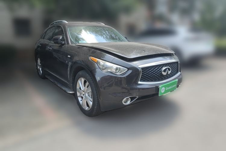 Used Infiniti QX70  Front Right 45 Deg