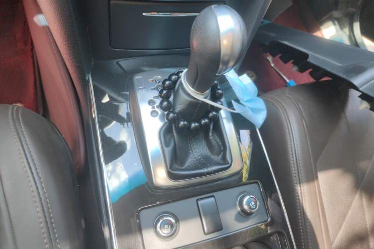 Used Infiniti QX70  Gear Lever