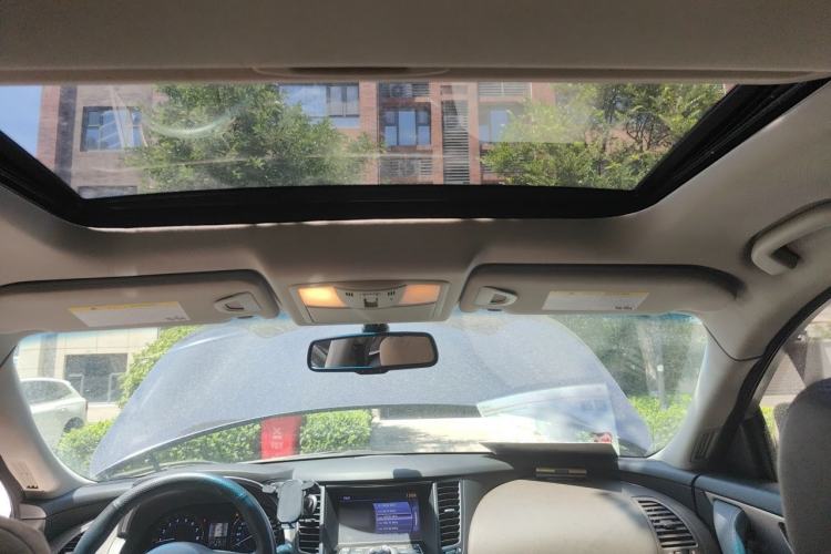 Used Infiniti QX70  Headliner