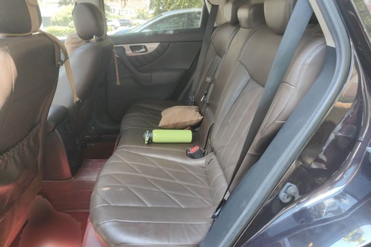Used Infiniti QX70  Left Rear Seat