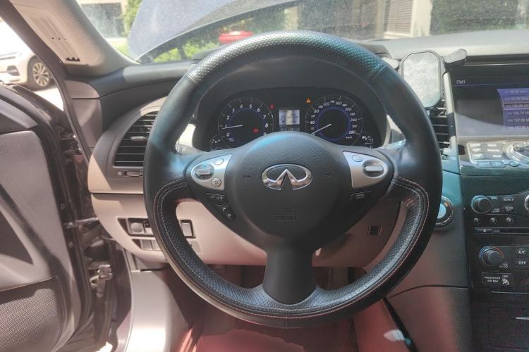 Used Infiniti QX70  Steering Wheel
