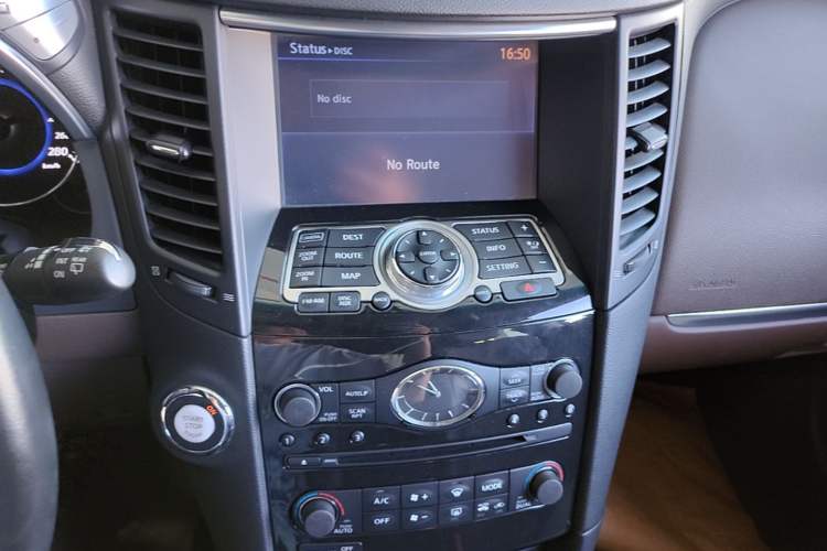 Used Infiniti QX70  Audio And AC Panel