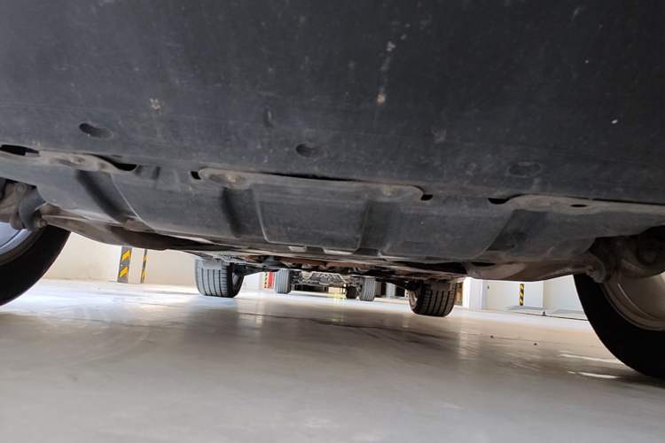 Used Infiniti QX70  Chassis Front