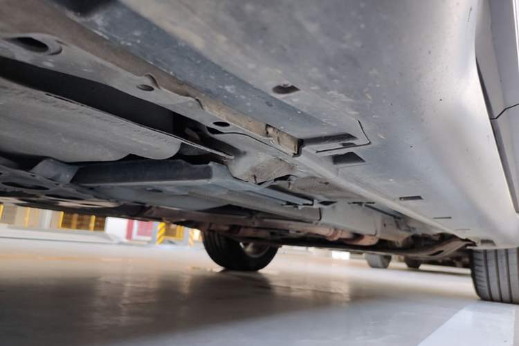 Used Infiniti QX70  Chassis Rear Right