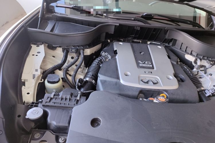 Used Infiniti QX70  Engine Bay Right