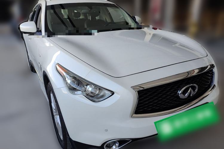 Used Infiniti QX70  Front Right 45 Deg