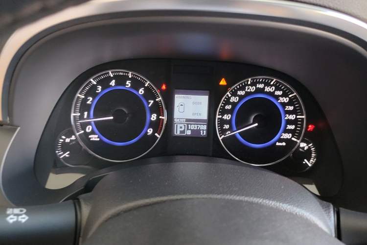 Used Infiniti QX70  Instrument Cluster