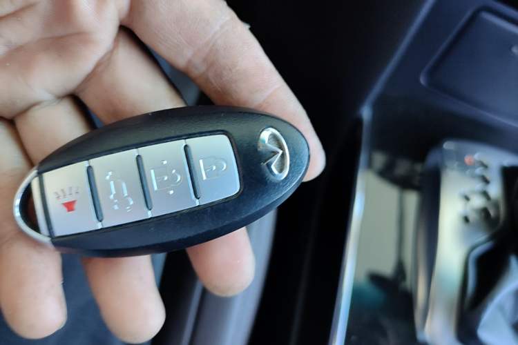 Used Infiniti QX70  Vehicle Key