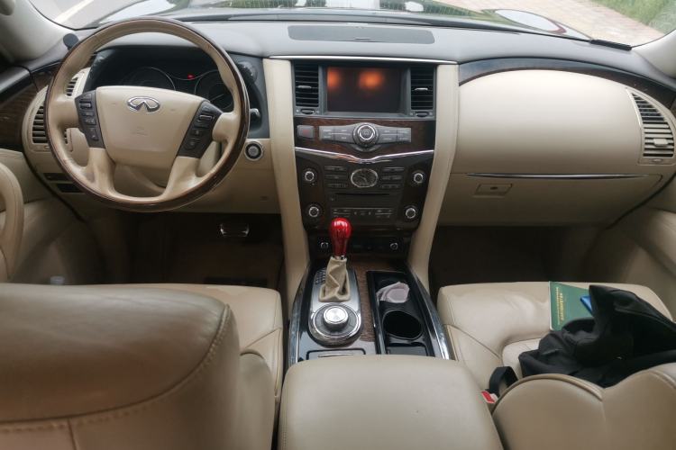 Used Infiniti QX80 2013 5.6L 4WD Center Console