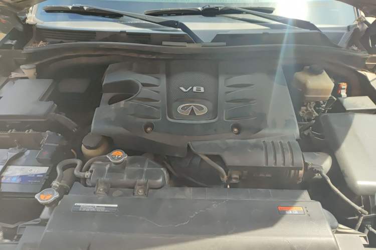 Used Infiniti QX80 2013 5.6L 4WD Engine Bay