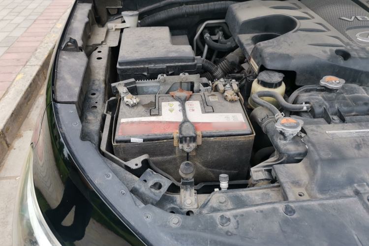 Used Infiniti QX80 2013 5.6L 4WD Engine Bay Right