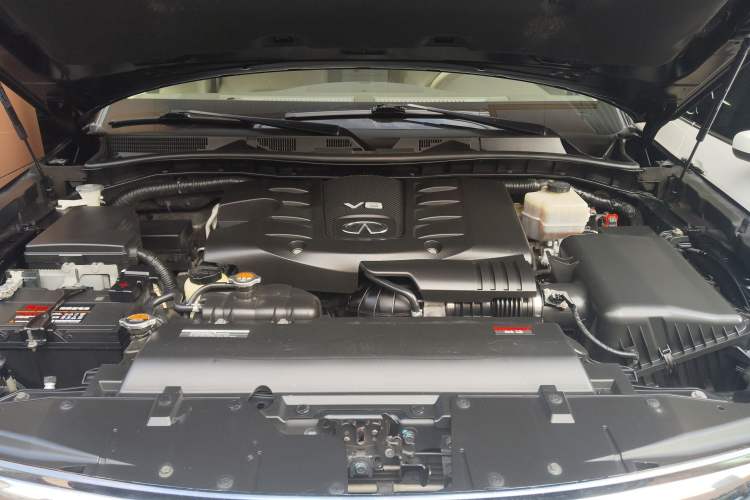 Used Infiniti QX80 2013 5.6L 4WD Engine Bay