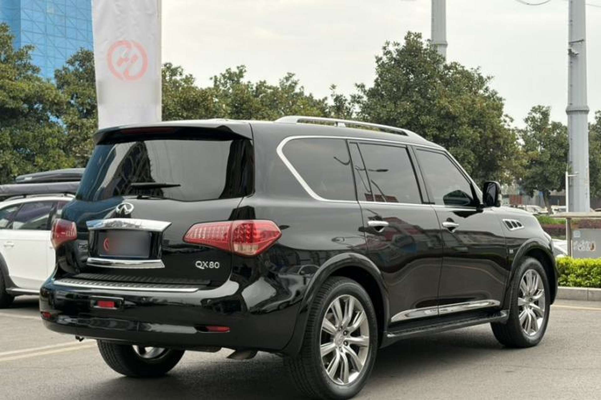 Used Infiniti QX80 2013 5.6L 4WD Exterior 3