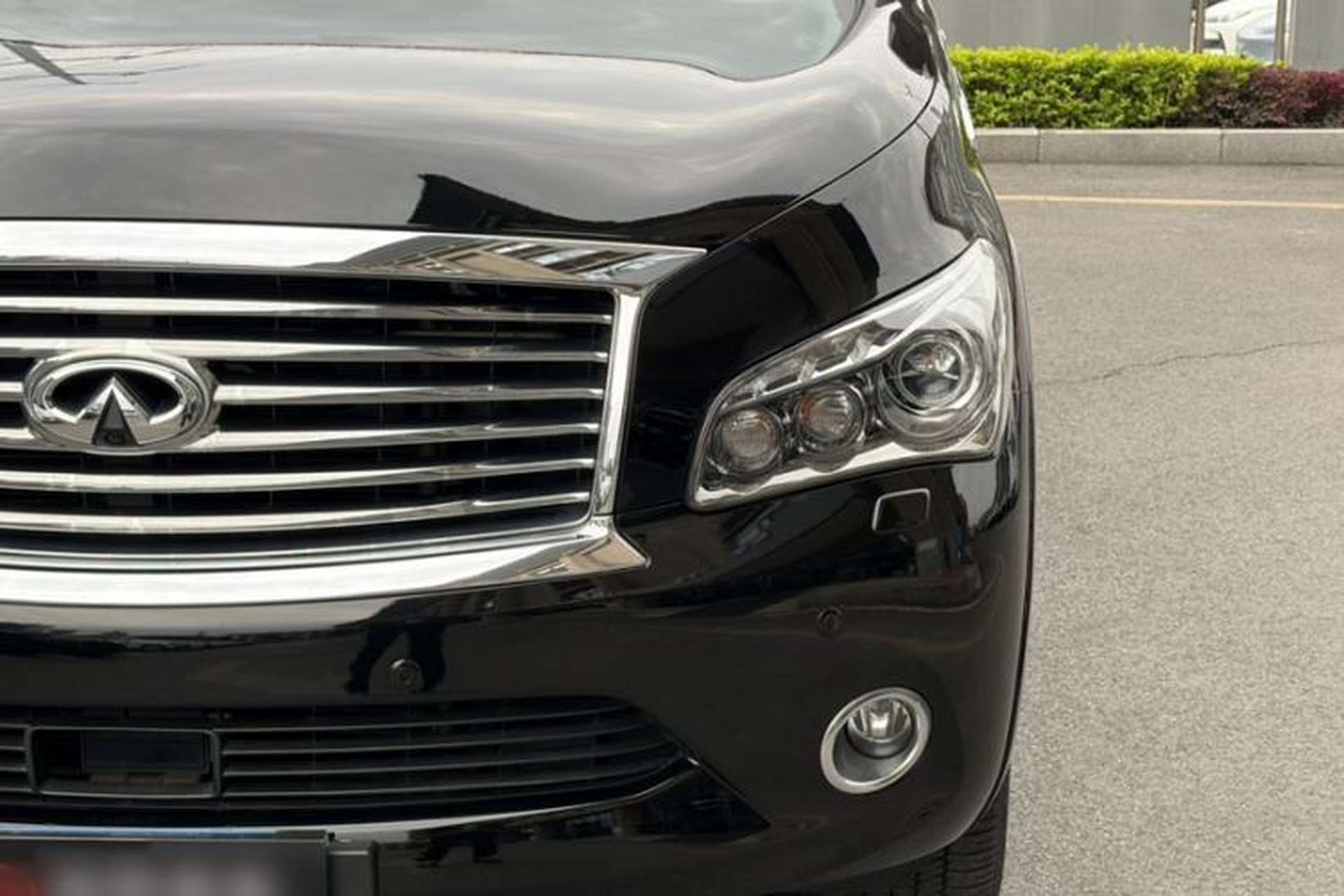 Used Infiniti QX80 2013 5.6L 4WD Exterior 4