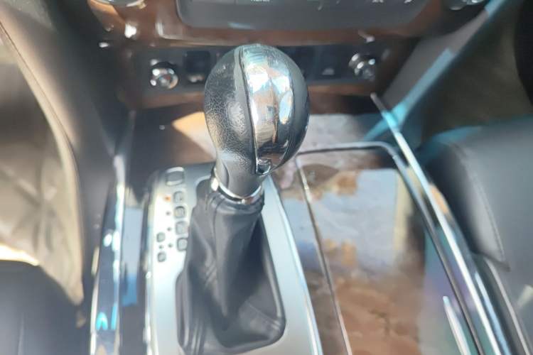 Used Infiniti QX80 2013 5.6L 4WD Gear Lever