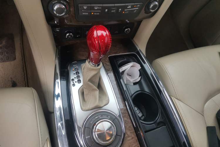 Used Infiniti QX80 2013 5.6L 4WD Gear Lever