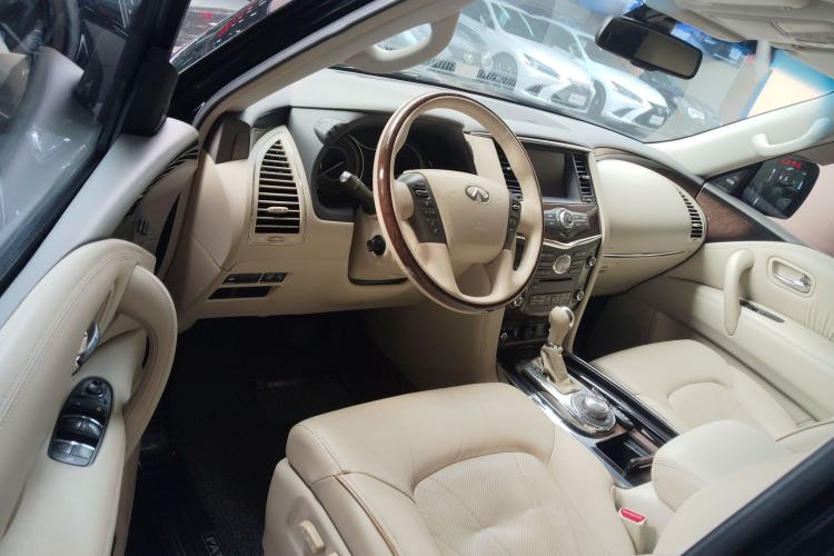 Used Infiniti QX80 2013 5.6L 4WD Interior 3