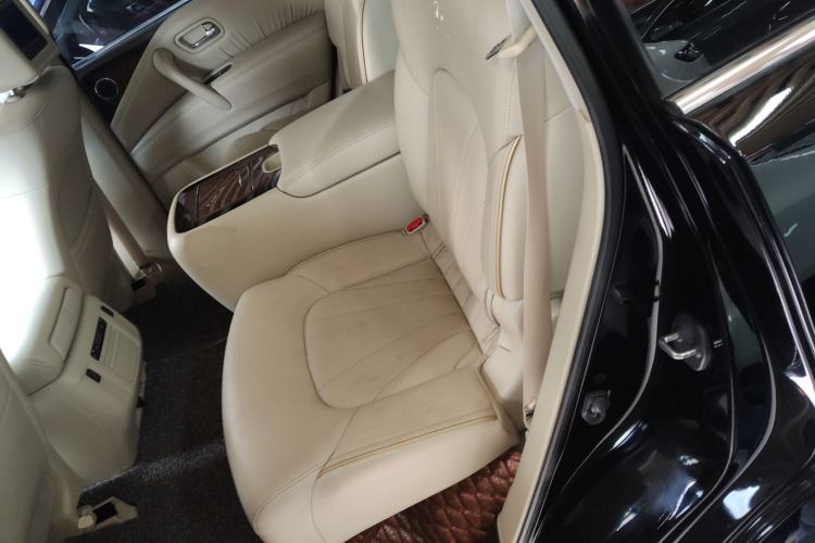 Used Infiniti QX80 2013 5.6L 4WD Interior 4
