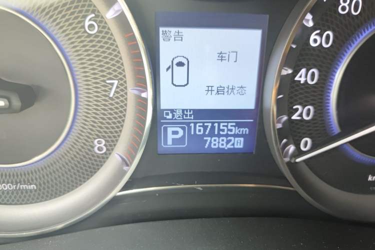 Used Infiniti QX80 2013 5.6L 4WD Odometer Close Up